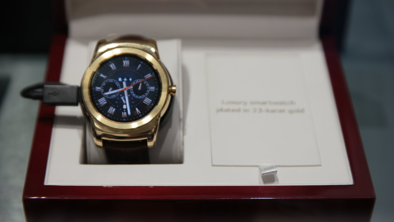 Illustration for article titled LG's Watch Urbane Luxe Is 23-Karat Gold Bonkers